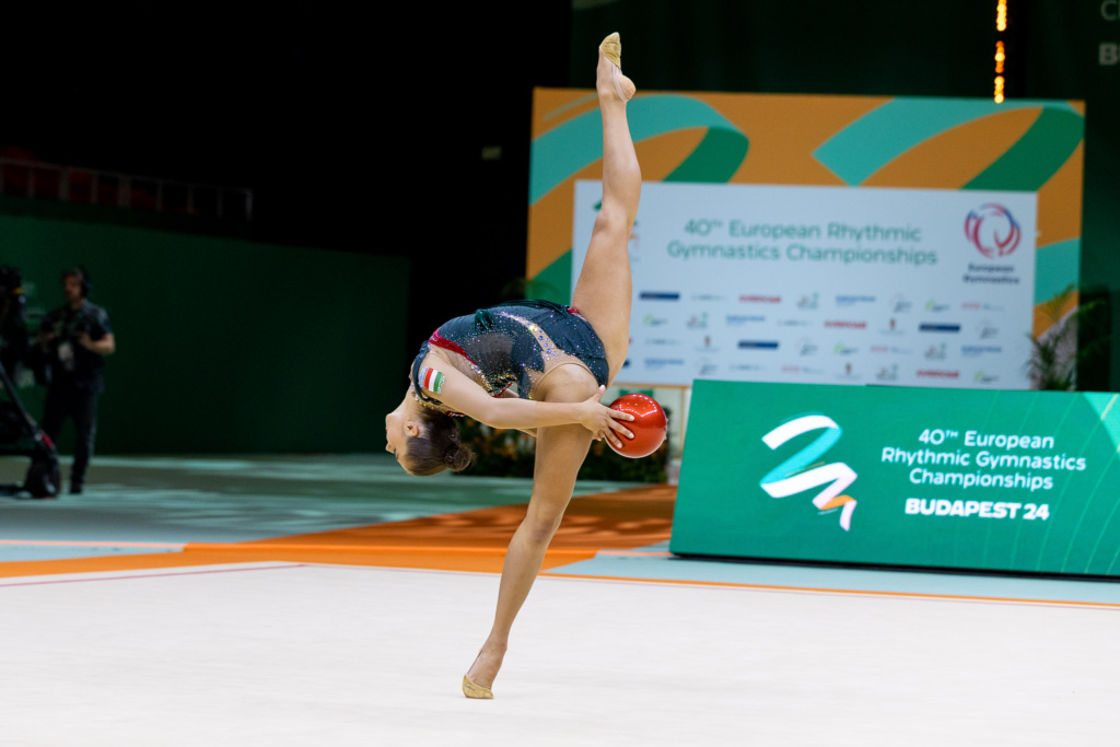 Ritmikus gimnasztika – Pigniczki Fanni 16., Wiesner Hanna Panna 20. Taskentben