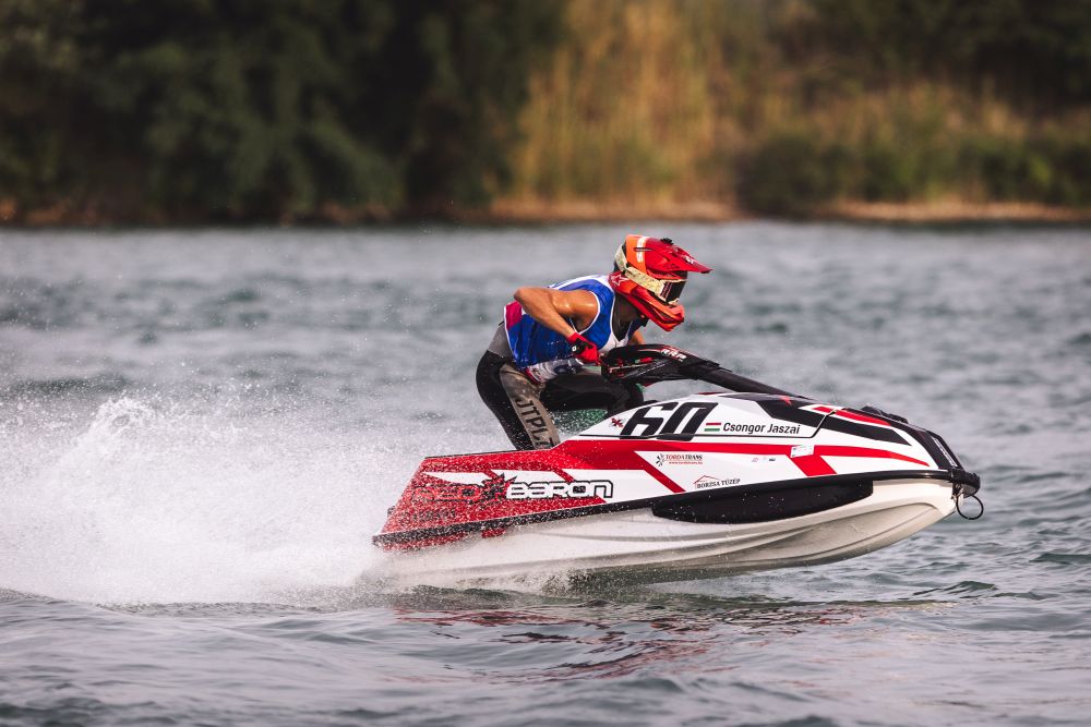 Jet-ski – Jászai Csongor Európa-bajnok, Michelle Dimov ezüstérmes lett